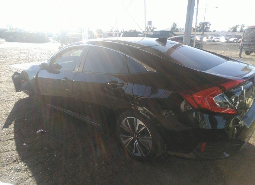 Photo 3 of 2018 Honda Civic EX-T (VIN 2HGFC1E33JH643175)