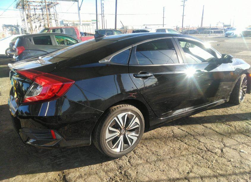 Photo 4 of 2018 Honda Civic EX-T (VIN 2HGFC1E33JH643175)