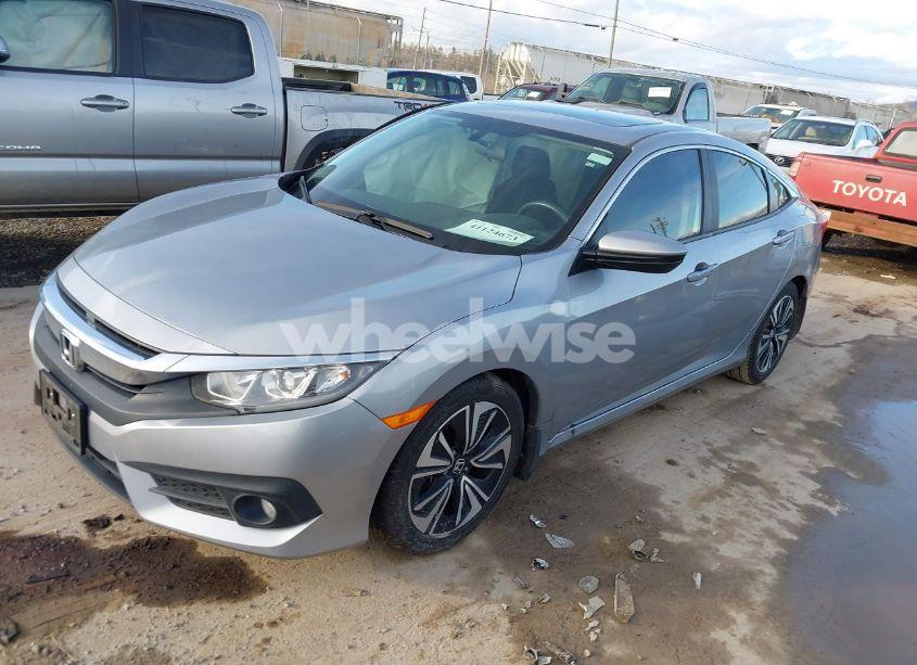 Photo 2 of 2018 Honda Civic EX-T (VIN 2HGFC1F36JH642441)