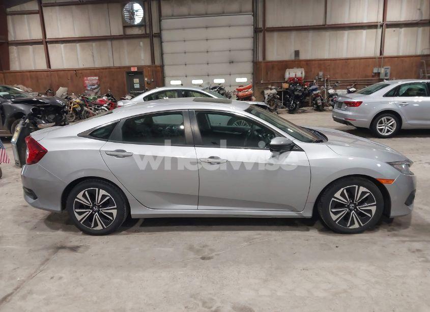 Photo 13 of 2017 Honda Civic EX-T (VIN 2HGFC1F37HH656102)