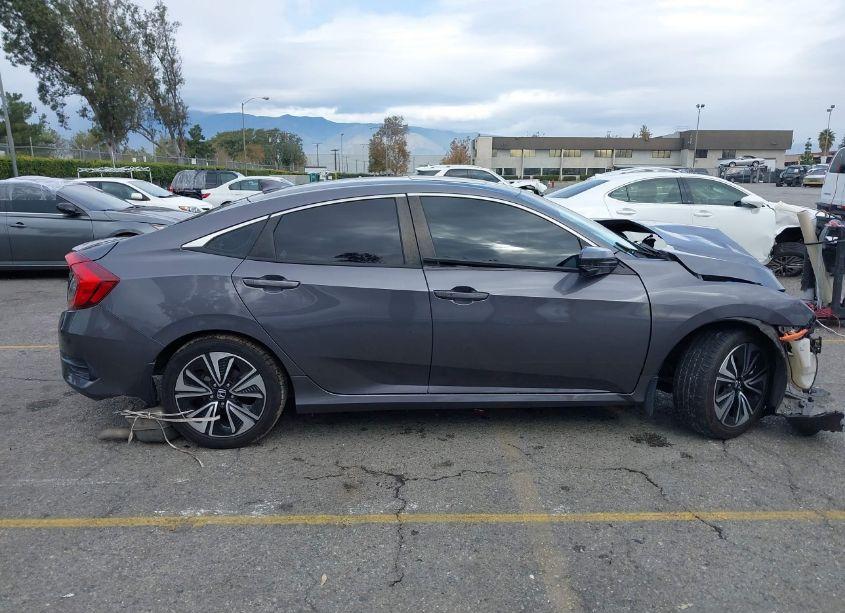 Photo 13 of 2018 Honda Civic EX-T (VIN 2HGFC1F37JH642688)