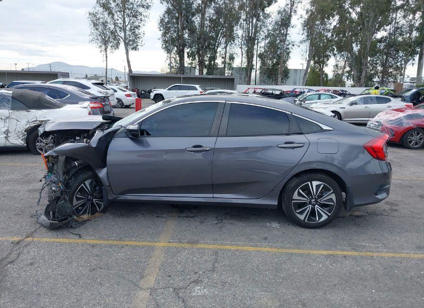 Photo 14 of 2018 Honda Civic EX-T (VIN 2HGFC1F37JH642688)