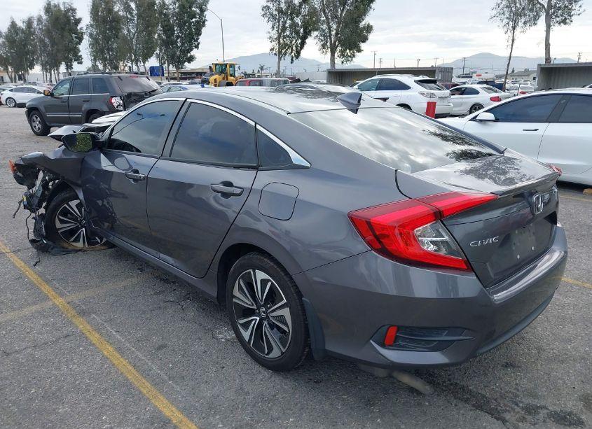 Photo 3 of 2018 Honda Civic EX-T (VIN 2HGFC1F37JH642688)