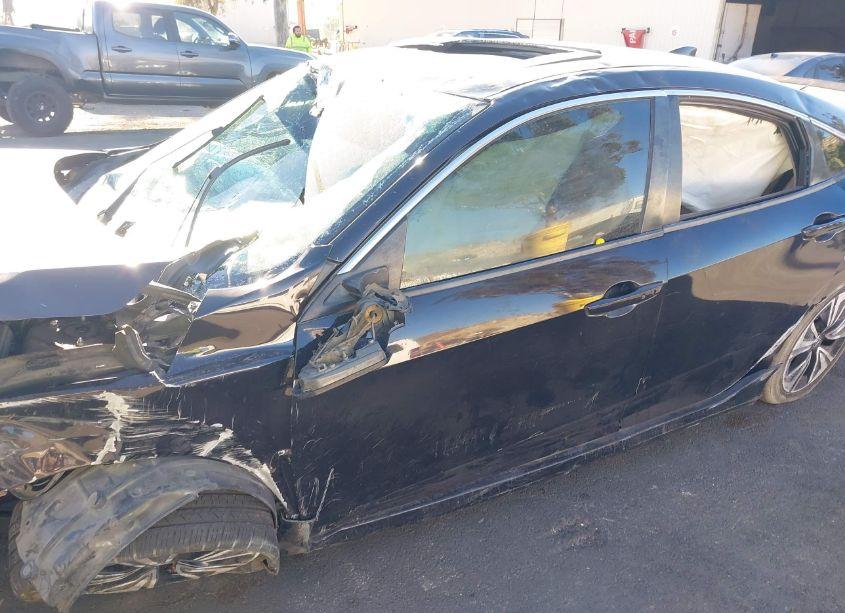 Photo 13 of 2017 Honda Civic EX-T (VIN 2HGFC1F40HH647394)
