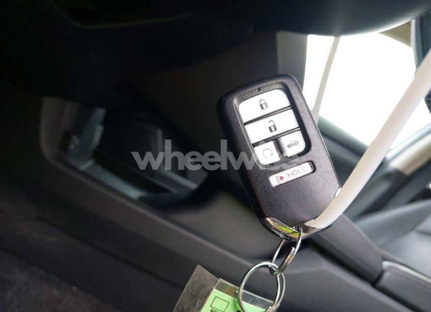 Photo 11 of 2016 Honda Civic EX-L (VIN 2HGFC1F71GH636929)