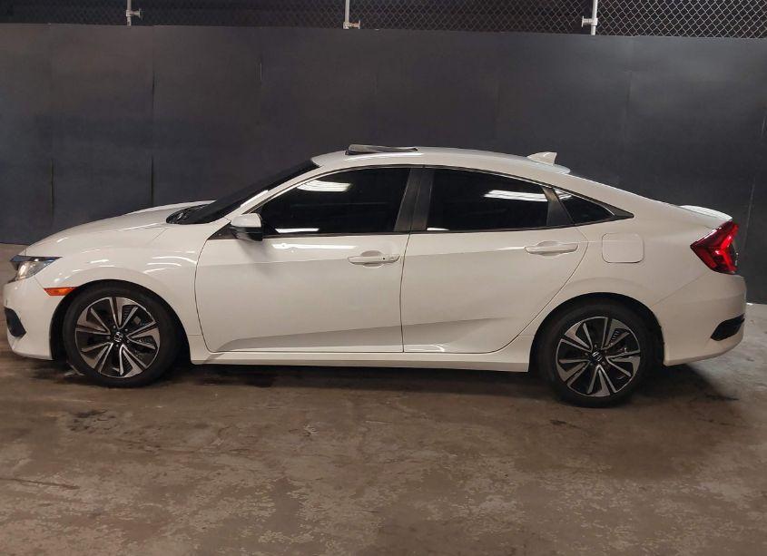 Photo 14 of 2018 Honda Civic EX-L (VIN 2HGFC1F71JH645363)