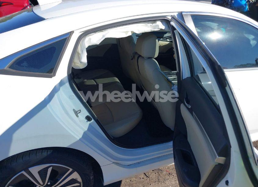 Photo 8 of 2016 Honda Civic EX-L (VIN 2HGFC1F72GH657434)