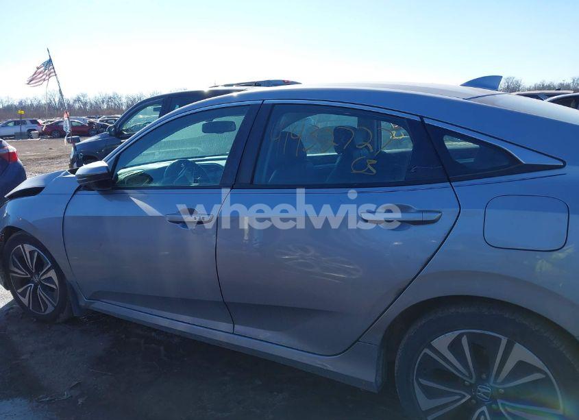 Photo 14 of 2018 Honda Civic EX-L (VIN 2HGFC1F76JH640997)