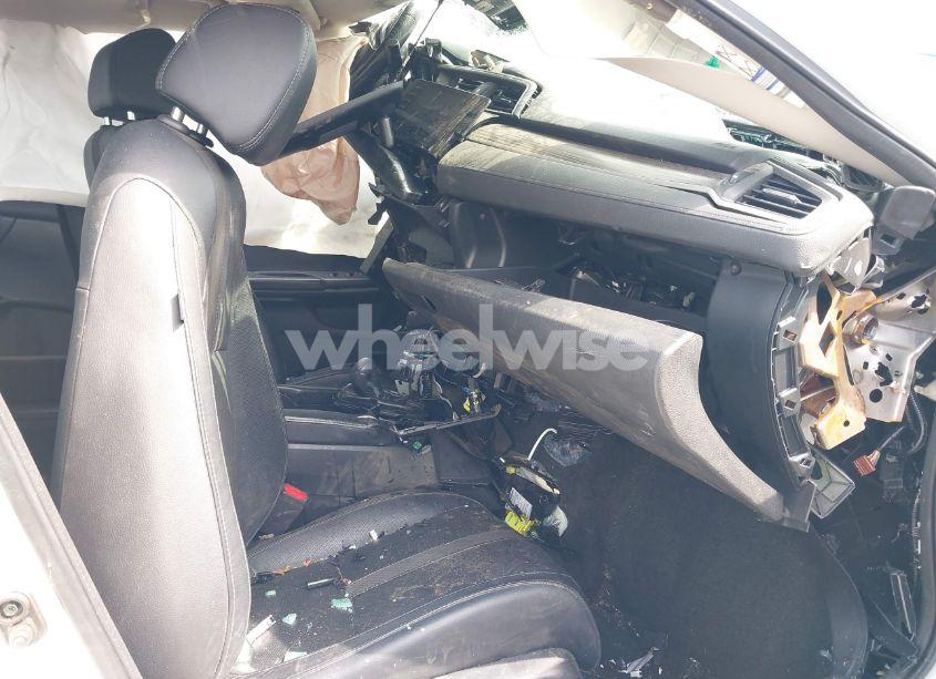 Photo 5 of 2020 Honda Civic EX-L (VIN 2HGFC1F79LH681286)