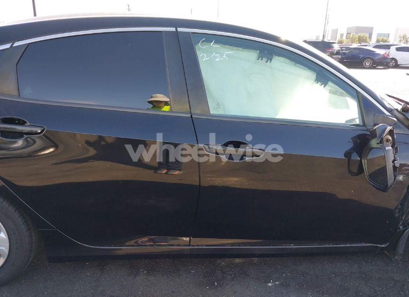 Photo 14 of 2018 Honda Civic LX (VIN 2HGFC2F53JH530798)