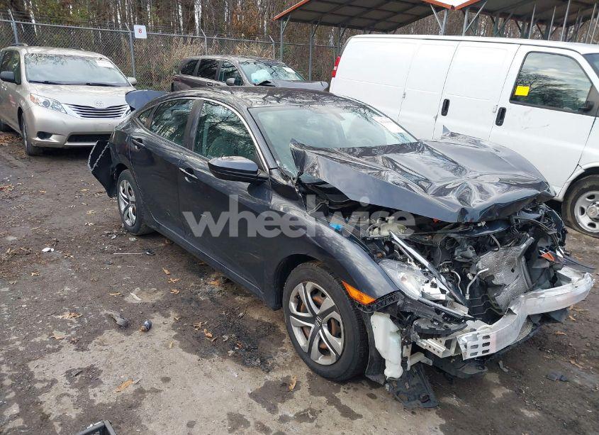 2018 Honda Civic LX (VIN 2HGFC2F55JH590422) main photo