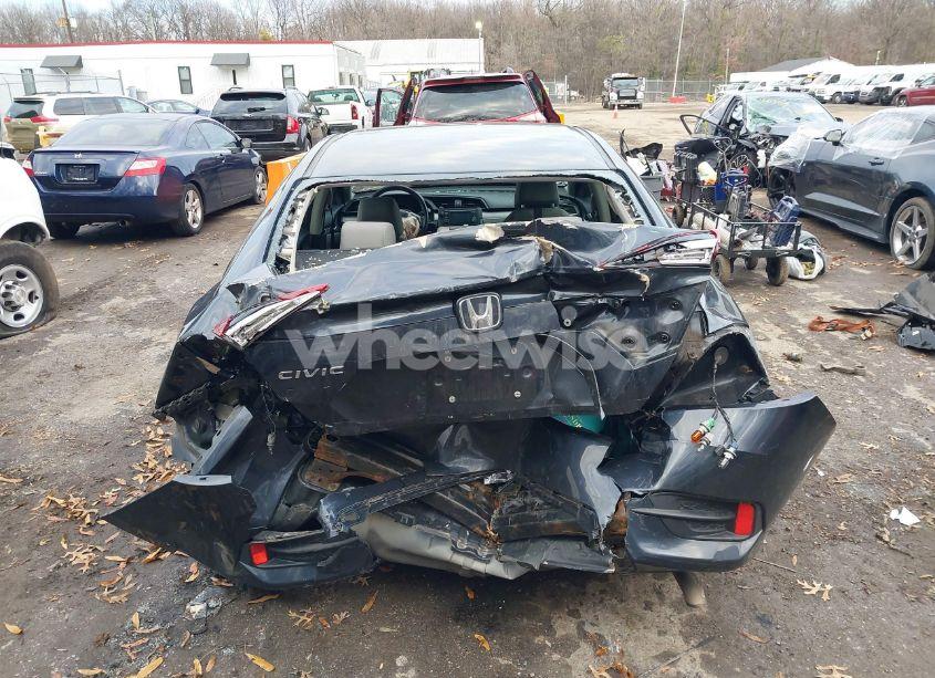 Photo 16 of 2018 Honda Civic LX (VIN 2HGFC2F55JH590422)