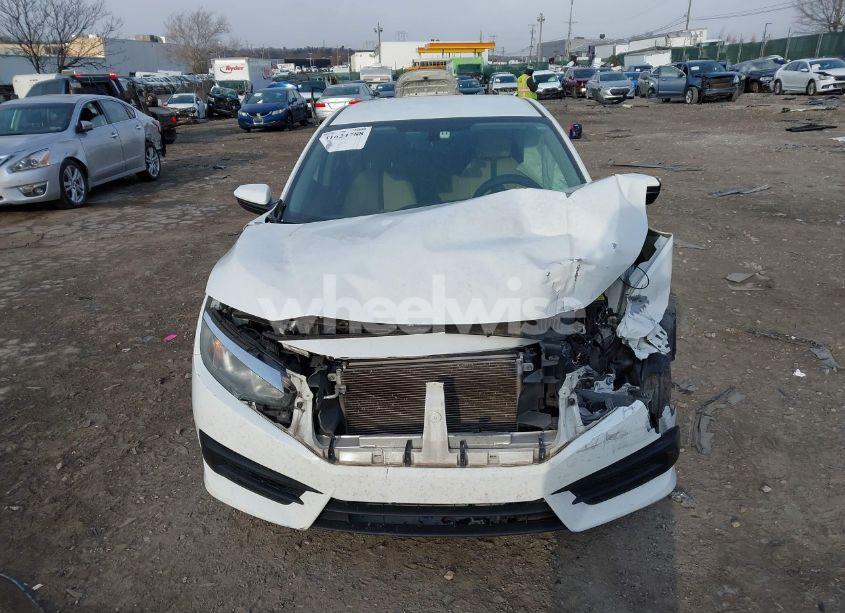 Photo 13 of 2018 Honda Civic LX (VIN 2HGFC2F56JH533615)