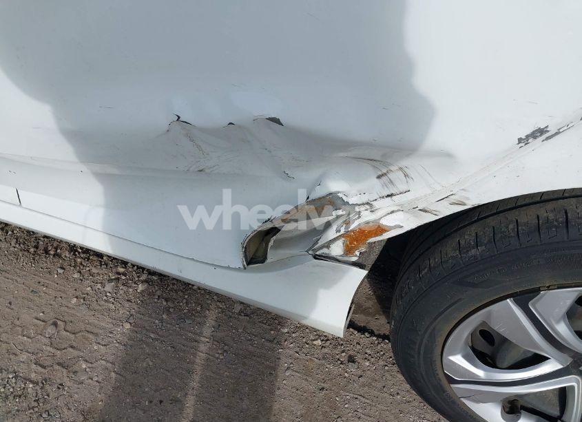 Photo 6 of 2018 Honda Civic LX (VIN 2HGFC2F56JH586735)