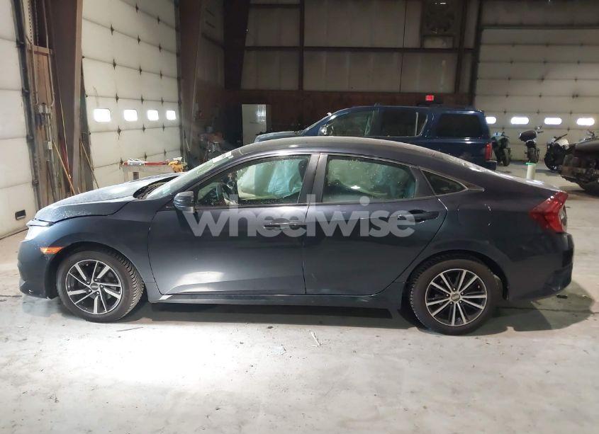 Photo 14 of 2017 Honda Civic LX (VIN 2HGFC2F57HH531768)