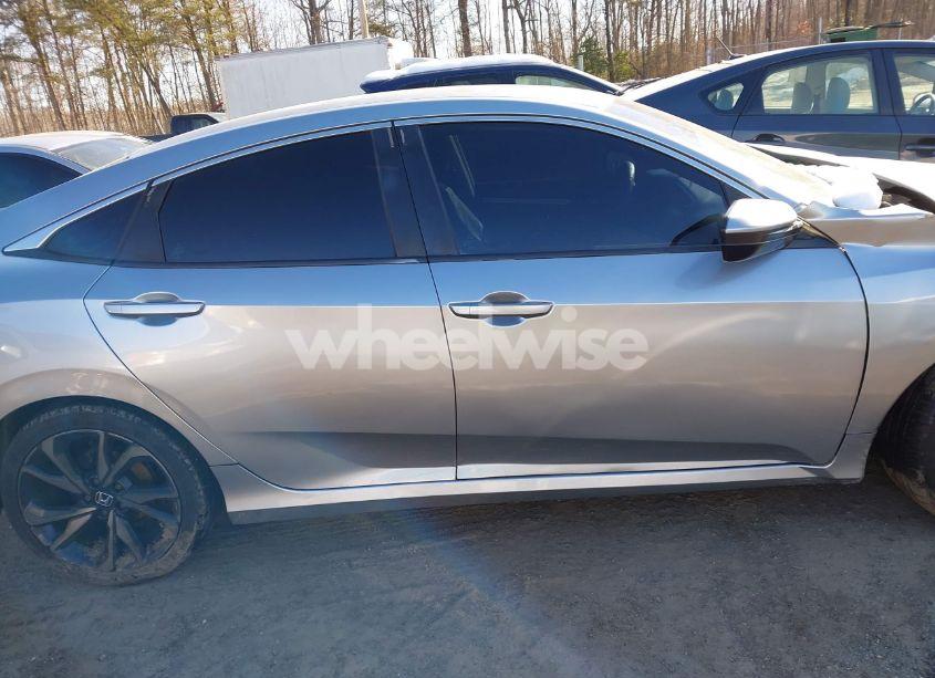 Photo 13 of 2018 Honda Civic LX (VIN 2HGFC2F57JH592270)