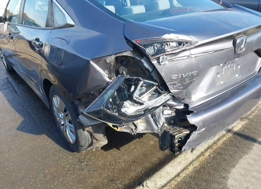 Photo 6 of 2018 Honda Civic LX (VIN 2HGFC2F58JH520509)