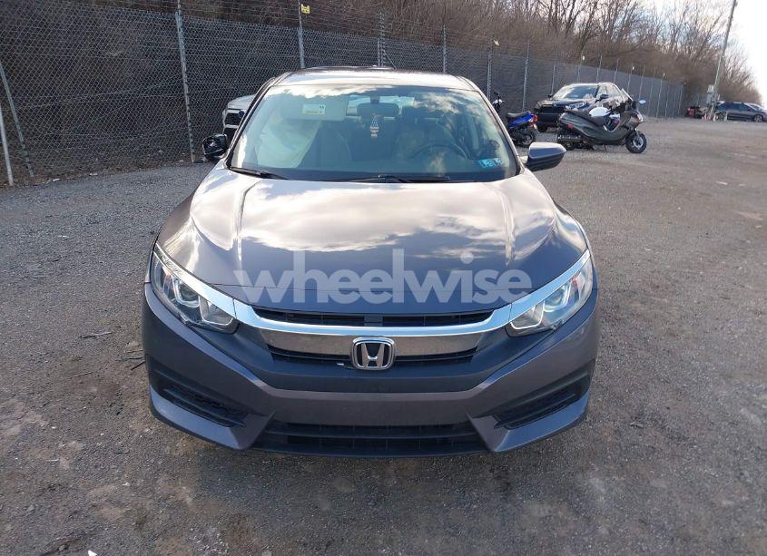 Photo 13 of 2018 Honda Civic LX (VIN 2HGFC2F58JH520543)
