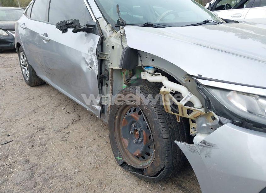 Photo 6 of 2018 Honda Civic LX (VIN 2HGFC2F58JH584016)