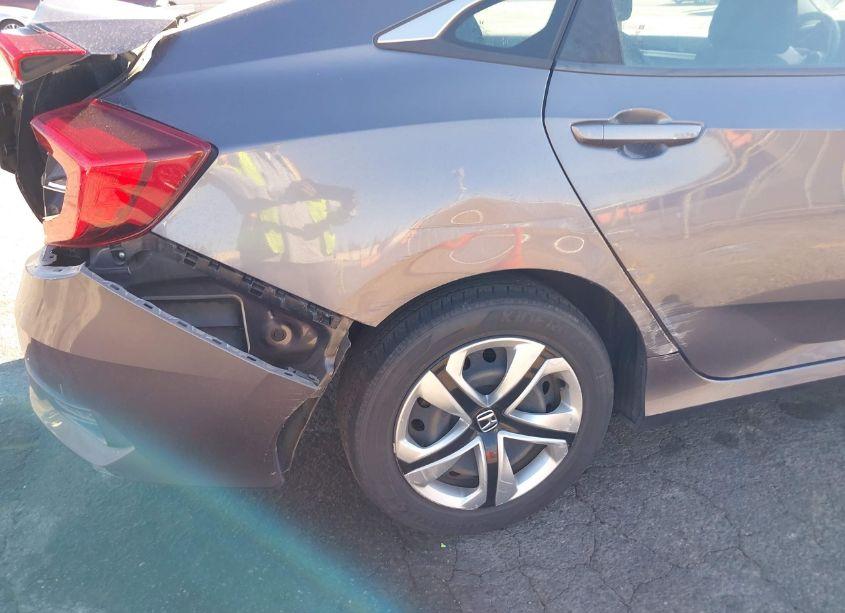 Photo 17 of 2018 Honda Civic LX (VIN 2HGFC2F5XJH518552)