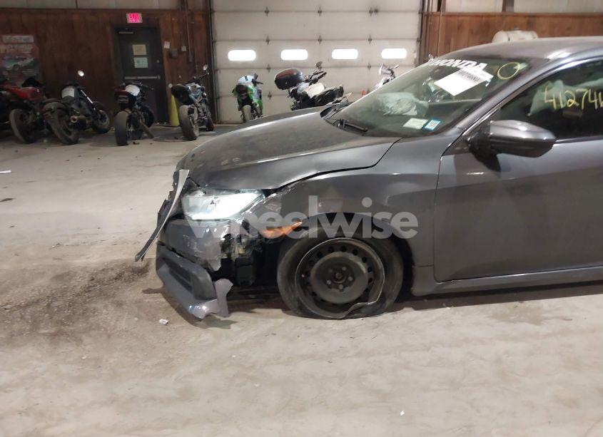 Photo 6 of 2018 Honda Civic LX (VIN 2HGFC2F5XJH520527)