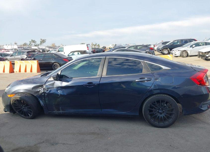 Photo 13 of 2018 Honda Civic LX (VIN 2HGFC2F5XJH559778)