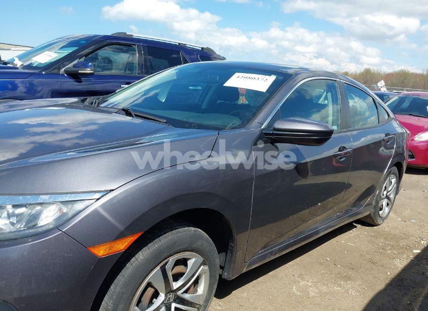 Photo 15 of 2018 Honda Civic LX (VIN 2HGFC2F5XJH586527)