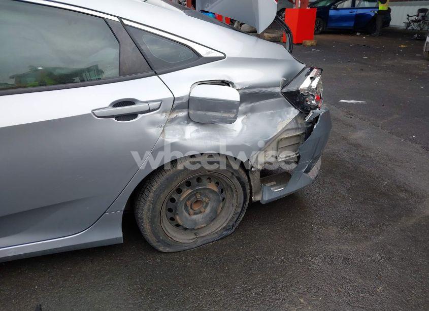 Photo 6 of 2019 Honda Civic LX (VIN 2HGFC2F61KH549585)