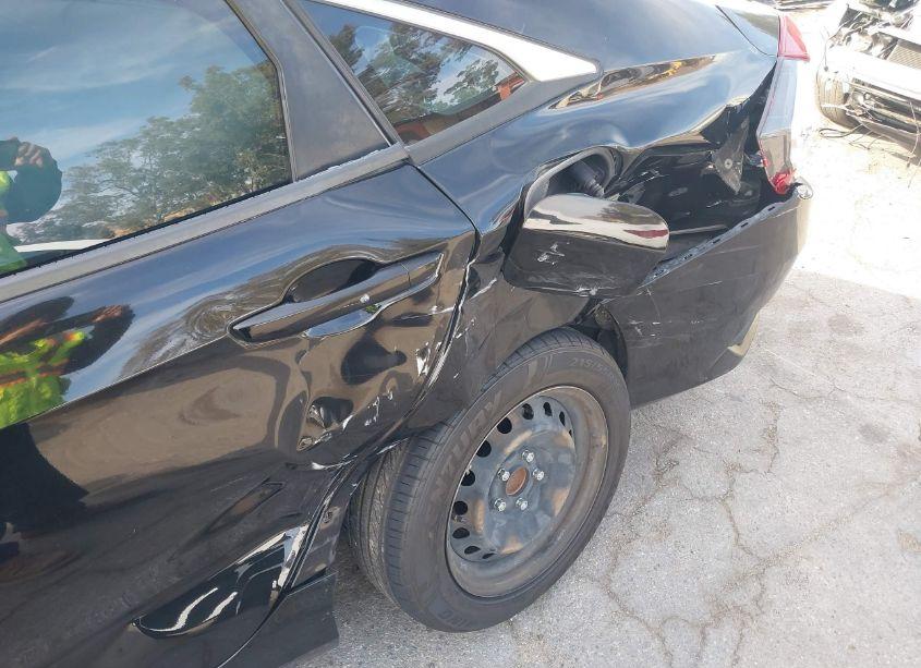 Photo 6 of 2019 Honda Civic LX (VIN 2HGFC2F63KH569837)