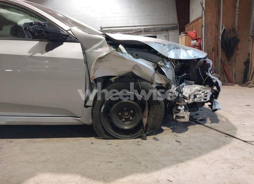 Photo 6 of 2019 Honda Civic LX (VIN 2HGFC2F69KH562696)