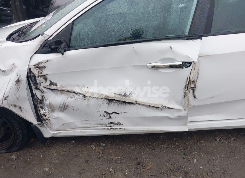 Photo 17 of 2019 Honda Civic LX (VIN 2HGFC2F6XKH560830)