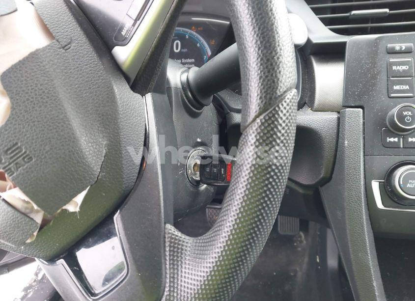 Photo 11 of 2019 Honda Civic LX (VIN 2HGFC2F6XKH570600)