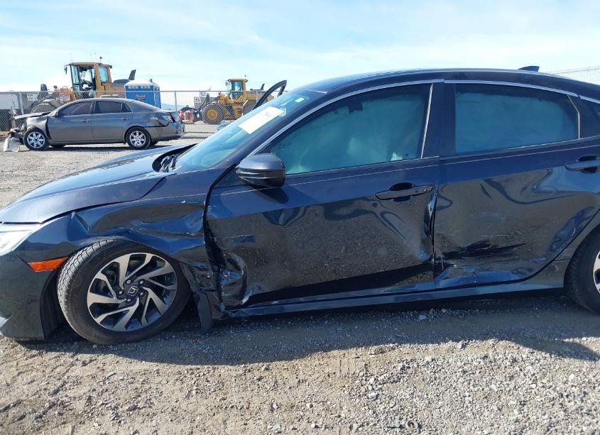 Photo 6 of 2018 Honda Civic EX (VIN 2HGFC2F70JH552663)