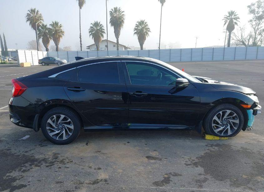 Photo 13 of 2018 Honda Civic EX (VIN 2HGFC2F70JH576039)