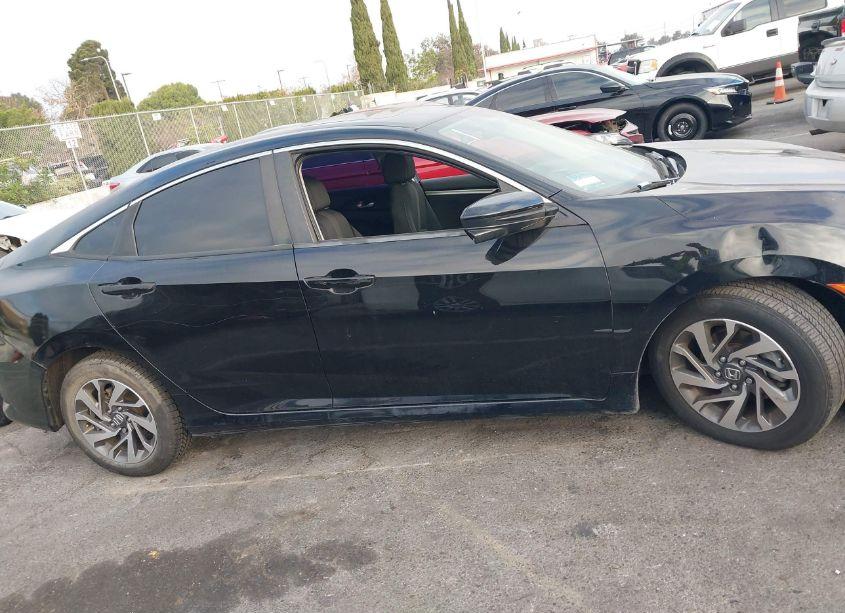 Photo 13 of 2018 Honda Civic EX (VIN 2HGFC2F70JH577823)