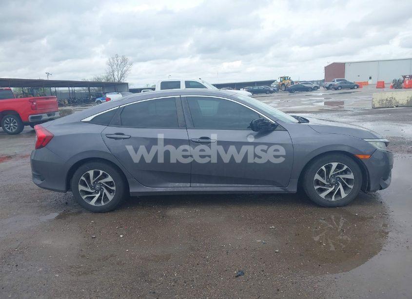 Photo 13 of 2018 Honda Civic EX (VIN 2HGFC2F72JH578309)