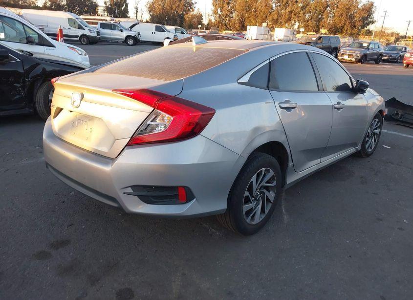Photo 4 of 2018 Honda Civic SEDAN (VIN 2HGFC2F72JH594669)