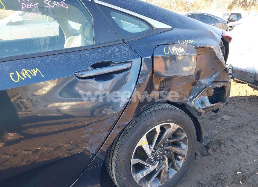 Photo 6 of 2018 Honda Civic EX (VIN 2HGFC2F73JH556254)