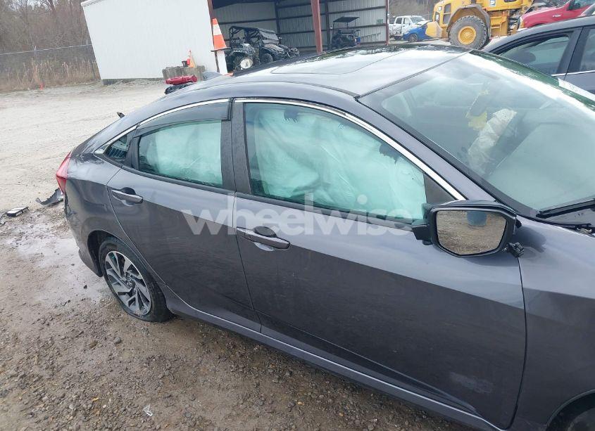 Photo 13 of 2018 Honda Civic EX (VIN 2HGFC2F73JH592834)