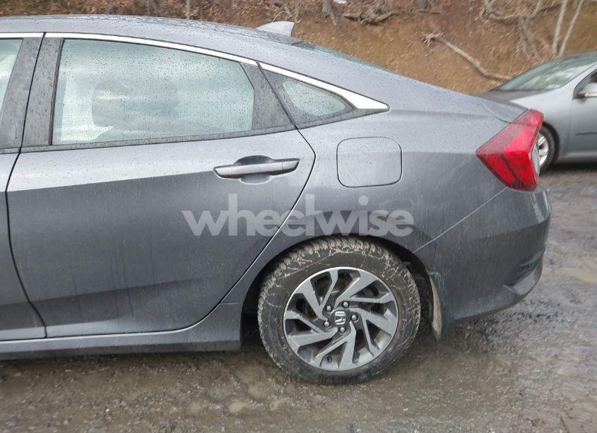 Photo 19 of 2018 Honda Civic EX (VIN 2HGFC2F74JH517205)