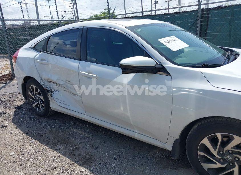 Photo 13 of 2018 Honda Civic EX (VIN 2HGFC2F75JH504611)