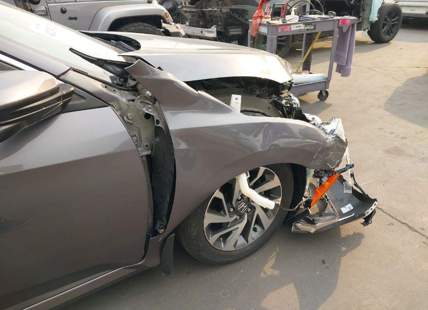 Photo 19 of 2018 Honda Civic EX (VIN 2HGFC2F75JH564498)