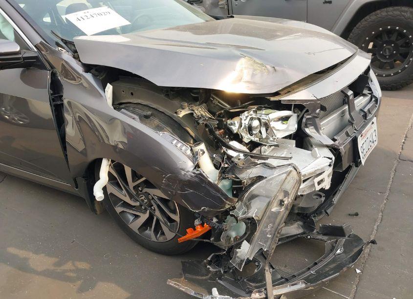 Photo 6 of 2018 Honda Civic EX (VIN 2HGFC2F75JH564498)