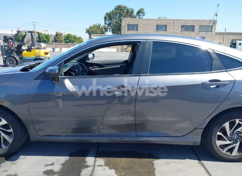 Photo 15 of 2018 Honda Civic EX (VIN 2HGFC2F75JH599994)