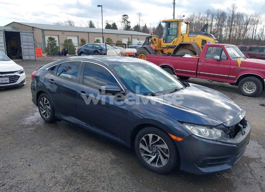 2018 Honda Civic EX (VIN 2HGFC2F75JH610590) main photo
