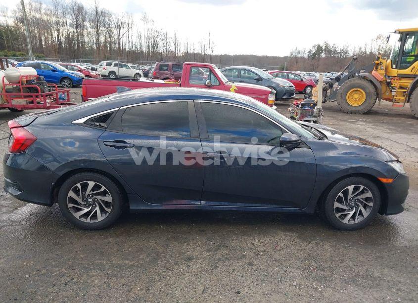 Photo 14 of 2018 Honda Civic EX (VIN 2HGFC2F75JH610590)