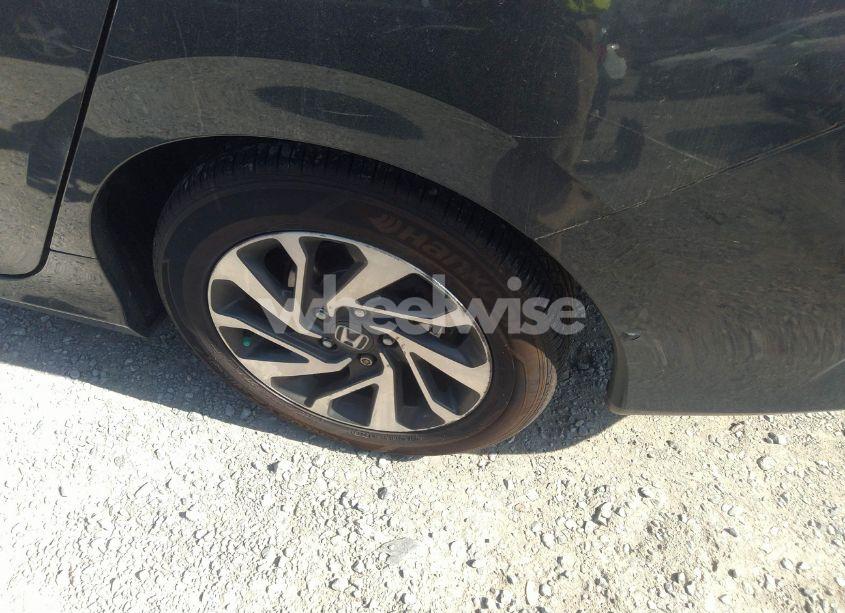 Photo 12 of 2017 Honda Civic EX (VIN 2HGFC2F76HH572118)