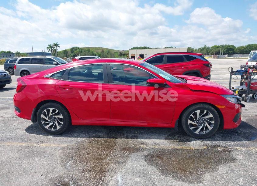 Photo 13 of 2018 Honda Civic EX (VIN 2HGFC2F76JH553977)