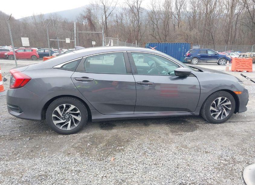 Photo 13 of 2018 Honda Civic EX (VIN 2HGFC2F76JH593136)