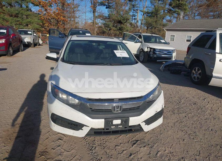 Photo 12 of 2018 Honda Civic EX (VIN 2HGFC2F77JH507588)